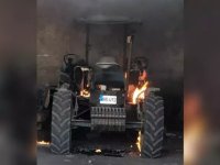 Park halinde bulunan traktörde yangın çıktı