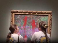 İsveç'te iklim aktivistlerince Monet’nin tablosuna boyalı saldırı