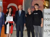 Cumhurbaşkanı Ersin Tatar, Bülent Ecevit Anadolu Lisesi’nin mezuniyet törenine katıldı