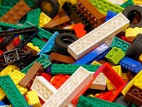 Lego, bloklarını geri dönüştürülmüş şişelerden üretme planını neden iptal etti?