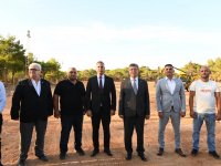 Başbakan Üstel Tepebaşı’nda futbol sahasını ziyaret etti, muhtarlık binasının açılışını yaptı