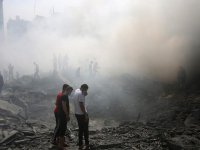 İsrail, sivil yerleşimleri vurmaya devam ediyor