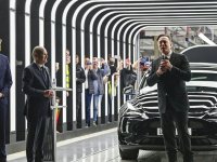 Tesla, Almanya'daki fabrikasında 25 bin euroluk otomobil üretecek