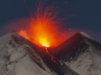 İtalya'da Etna Yanardağı bir kez daha kül ve lav püskürttü