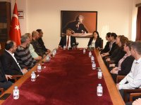Şampiyon Melekler’in aileleri Türkiye’nin Lefkoşa Büyükelçisi Feyzioğlu’nu ziyaret etti