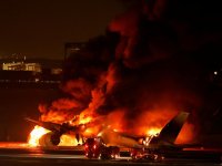 Japonya'da pistteki uçak kazasının ardından 100'den fazla uçuş iptal edildi