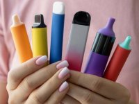 İngiltere’de çocuklar arasında yaygınlaşan tek kullanımlık elektronik sigaralar yasaklanacak