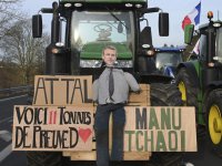 Fransa’da hükümet Paris’i kuşatan çiftçilerin öfkesini yatıştırmak için önlemler paketi açıkladı