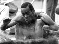 1968 Olimpiyatları'nda uzun atlama rekoru kıran Bob Beamon'ın altın madalyası 441 bin dolara satıldı