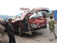 Çin'de otobüs kazası: 16 ölü