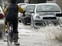 Geçitköy ve Alsancak bölgesinde yağışlar nedeniyle trafik aksıyor...