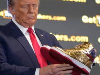 Trump, 350 milyon dolar para cezasına çarptırıldıktan bir gün sonra 'Trump' marka spor ayakkabı satmaya başladı