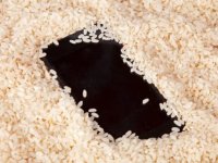 Apple'dan ıslak telefonu pirince koymayın uyarısı