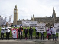 Kıbrıs’lı Türkler İngiltere Parlamentosu’nda ambargoları protesto etti