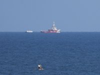 Larnaka’dan 200 tonluk yardım malzemesiyle yola çıkan gemi Gazze açıklarına ulaştı