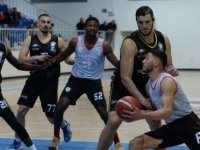 Basketbol'da genç Soyer tecrübeli Marmara'yı devirdi, yarı finale uzandı