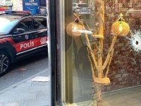 İstanbul Beyoğlu'nda sokakta silahlı saldırıda 1 kişi öldü, 4 kişi yaralandı