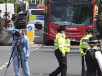 Londra'da kılıçlı saldırı: 13 yaşında bir çocuk hayatını kaybetti, 4 kişi yaralandı