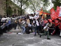 1 Mayıs: İstanbul'da polis birçok noktada Taksim'e çıkmak isteyenleri engelledi, 210 kişi gözaltına alındı