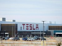 Almanya'da Tesla'nın giga fabrikasını genişletme planı çevre endişelerine rağmen onaylandı