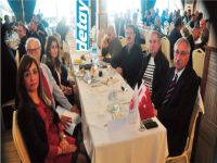 Girne belediyesi personeli yeni yıl yemeğinde eğlendi