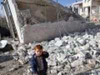 Cenevre'de barışı görüşüyor Suriye'de katlediyor