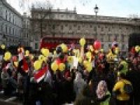 Darbe karşıtları Londra'da gösteri düzenledi