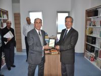 Girne Üniversitesi Kütüphanesi kitap bağışlarıyla zenginleşiyor