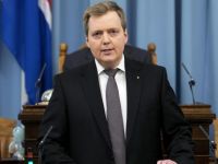 Panama skandalında adı geçen Başbakan istifa etti