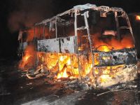 Hindistan'da otobüs yandı: 42 ölü