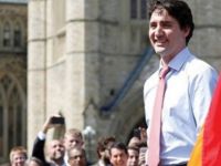 Kanada Başbakanı, parlamento binasına LGBTİ bayrağı astı