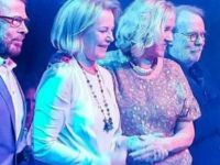 ABBA 30 yıl sonra ilk kez birlikte şarkı söyledi