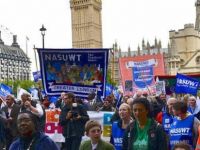 İngiltere'de öğretmenler grevde