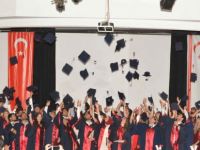 YDÜ Fen Edebıyat Fakültesı mezunları da diplomalarını aldı