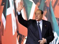 Berlusconi senatörlükten azledildi