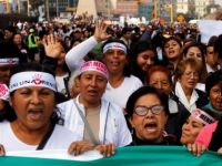 Peru'da kadına şiddete dev protesto