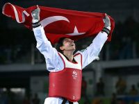 Türk kadınının gururu Nur Tatar