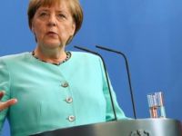 Merkel: Türklerden Almanya'ya sadakat bekliyoruz