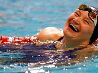 50 yaşındaki Kazak Paralimpik yüzücü dünya rekorunu kırdı