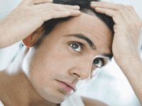 Erkeklerde saç dökülmesi psikolojiye zarar veriyor