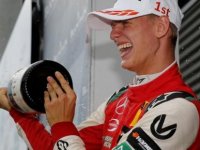 Schumacher'in oğlundan ilk F3 zaferi