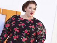 Cosmopolitan'a kapak olan büyük beden model Tess Holliday tartışma yarattı