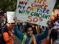 Hindistan, eşcinsel ilişkiyi ceza kanunundan çıkardı