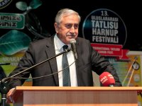 Akıncı: “Bütün sıkıntıları el birliğiyle aşabiliriz moral bozukluğuna yer yoktur”