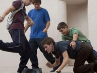 Gençlerin yarısı okulda şiddet görüyor