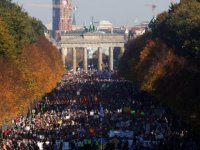 Berlin’de ırkçılığa karşı büyük gösteri