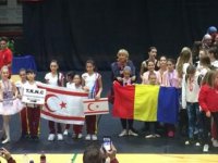 KKTC’yi temsil eden çocuk fitnesçiler İtalya’da takım halinde dünya şampiyonu oldu