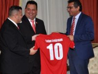 Erhürman, Londra Türk Toplumu Futbol Federasyonu kafilesini kabul etti