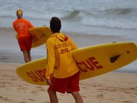 Portekiz’de 20 metrelik dev dalga sörfçüyü ‘yuttu’ (VİDEO)