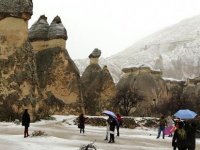 Peribacaları beyaza büründü